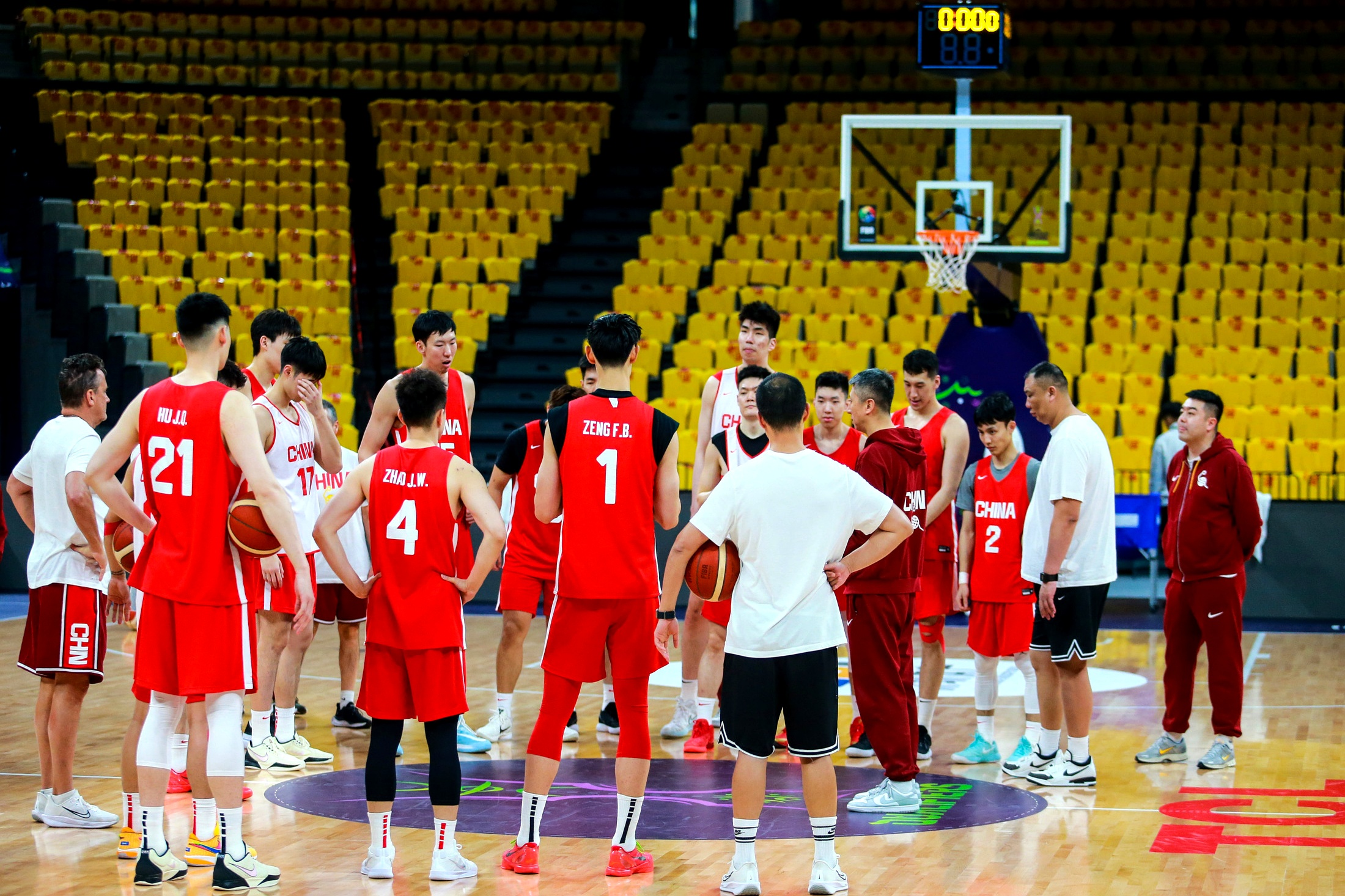 包含法国杯赛前再迎强敌，深圳男篮止住颓势，主帅态度：赛场秩序良好，团队化学反应显著的词条